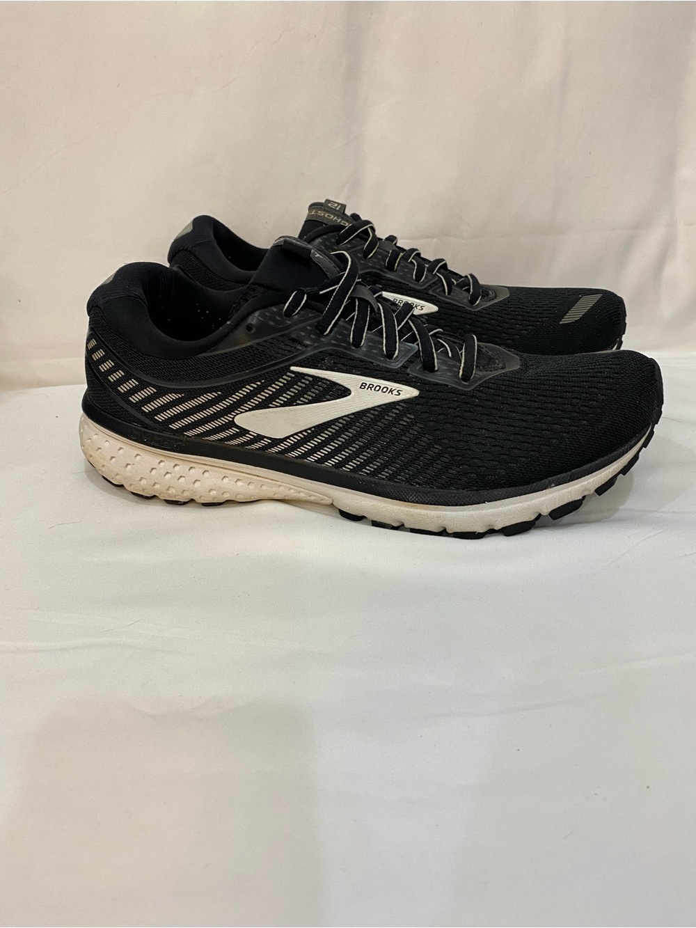 Brooks Ghost 12 Running Sneakers Women’s Size 9.5